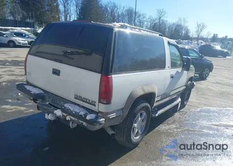 1996 Chevrolet Tahoe K1500 z USA, uszkodzony, nr VIN 3GNEK18R7TG150526